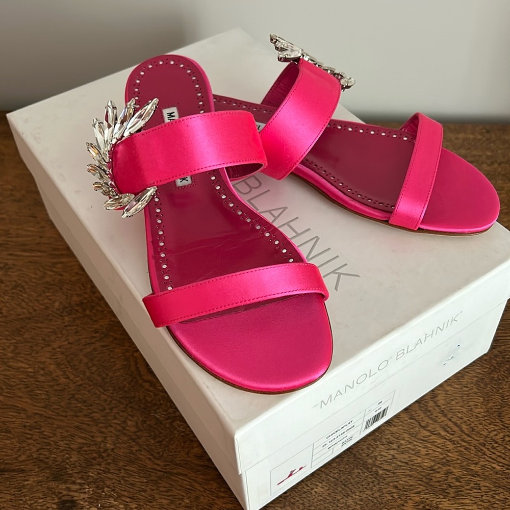 Brand new in box Manolo Blahnik Chivela flats. Never been worn size 6/36